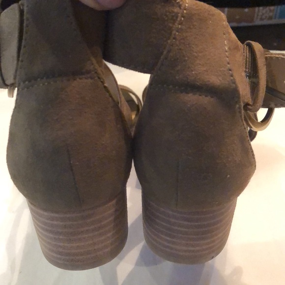 Naturalizer low stacked heel wide criss cross ankle strap faux suede sandals - Picture 10 of 12